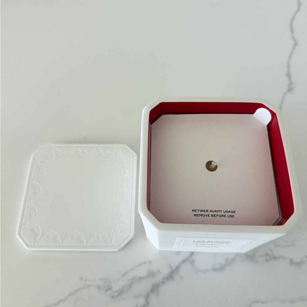 Cartier White Candle in Petals πΈπ©· - Picture 6 of 15
